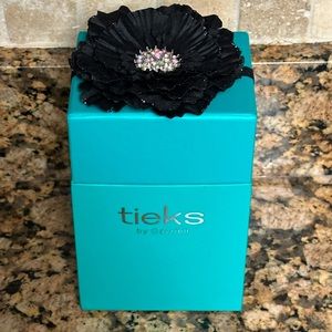 Tieks by Gavrieli Boxes for flats/display/storage with black‎ flower
